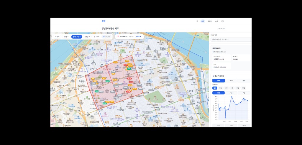 강남구 부동산 지도에서 동양파라곤 단지를 클릭한 화면 - 논현동 경계가 빨간색으로 표시되고 사이드바에 5년 가격 변화 그래프가 보임